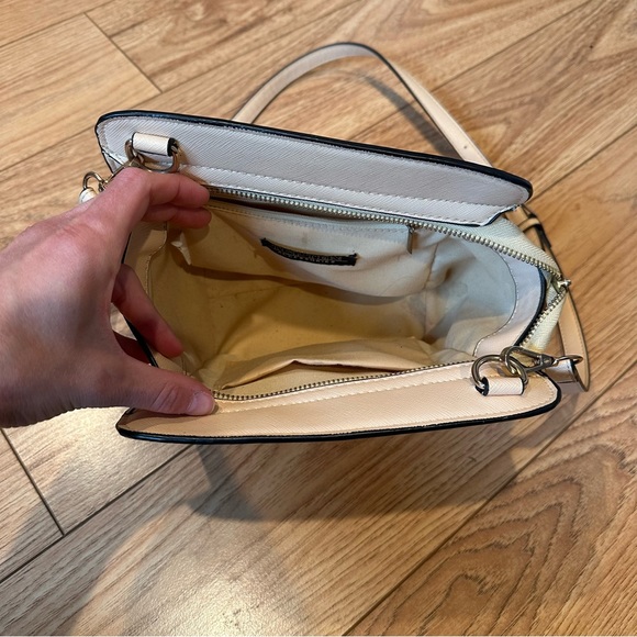 Structured cream yellow crossbody purse - Picture 2 of 4